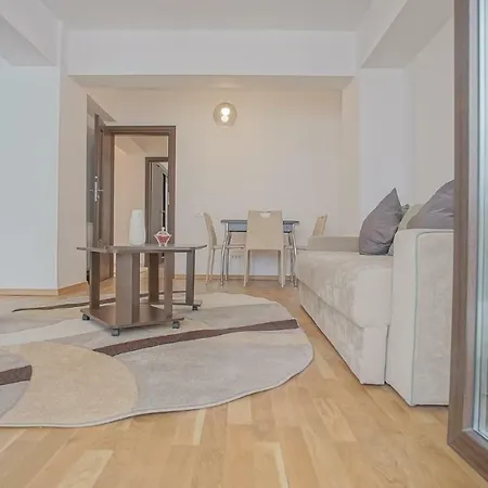 Cn2i Luxury Accommodation/mv Brasov