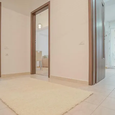 Cn2i Luxury Accommodation/mv Brasov