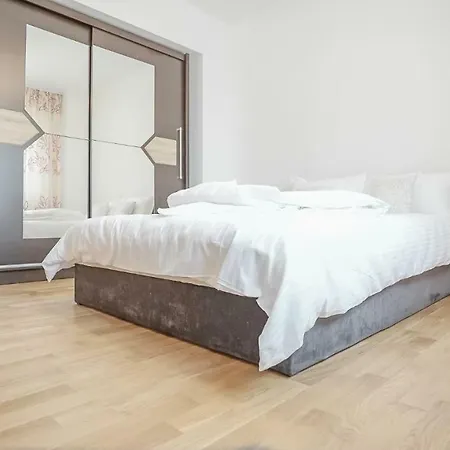 Cn2i Luxury Accommodation/mv Apartment *